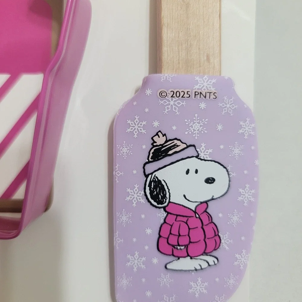New 2025 Peanuts Snoopy Christmas Holiday 7 Piece‎ Spatulas & Cookie Cutters Set